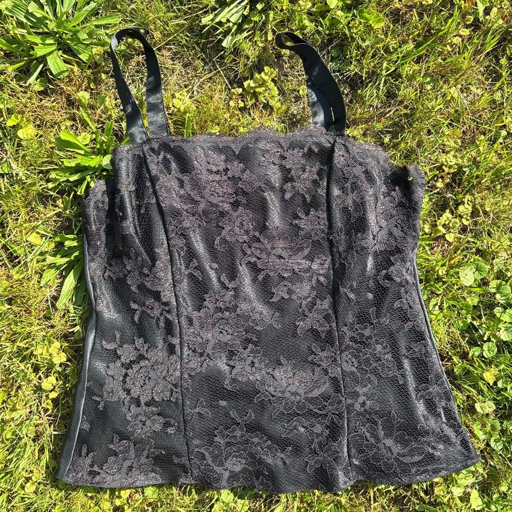 Elegant lace top 🪽